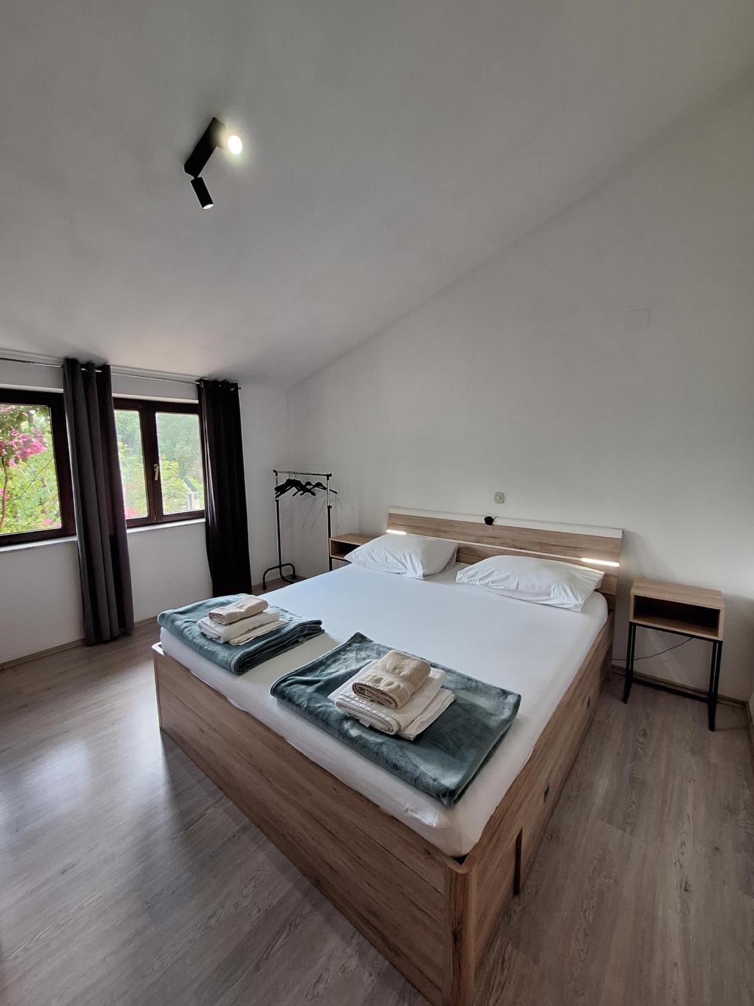 Apartmani Lisicina Омиш Экстерьер фото